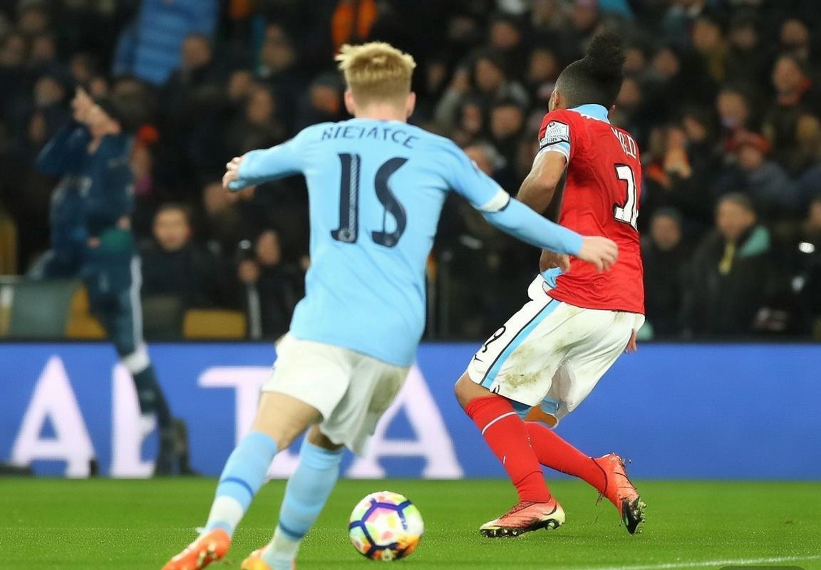 曼城尤文阿森纳齐奏凯歌，穆里尼奥迎里程碑！卫冕冠军爆冷之夜谁主沉浮